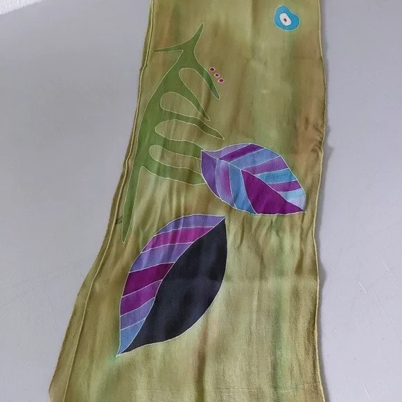 Signed Silk Oblong Scarf 100% Silk Handmade Artsy Boho Green Leaf Sheer Handmade - Picture 4 of 4